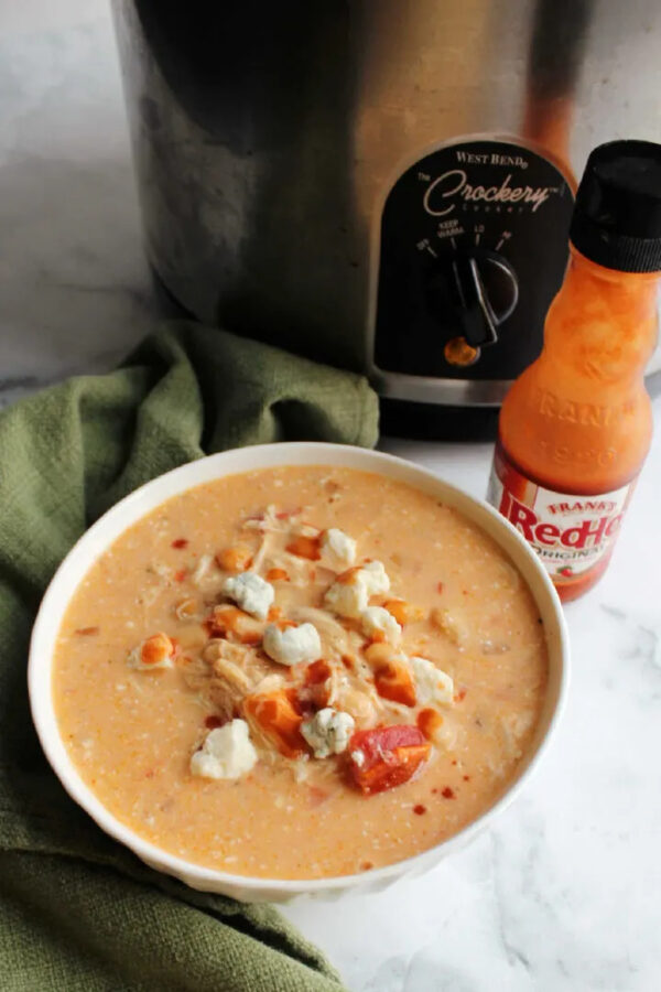 Creamy Buffalo Chicken Chili in the Slow Cooker by Cooking with Carlee - Weekend Potluck 512