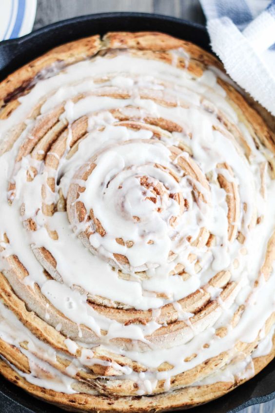 Giant Cinnamon Roll - Cooking with Carlee - Weekend Potluck 478